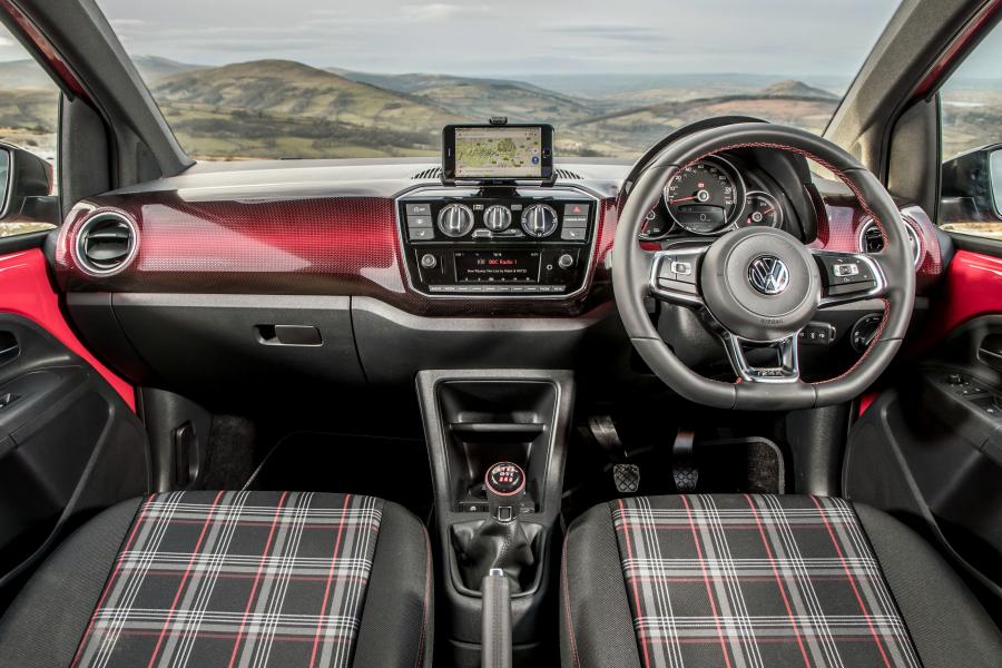 Торпедо Volkswagen up! GTI 2018 года  (UK) (фото 17 из 36)